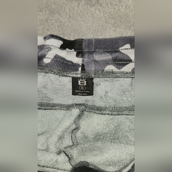 LEVER 8 CAMO SWEATPANTS !!! - Picture 3 of 3